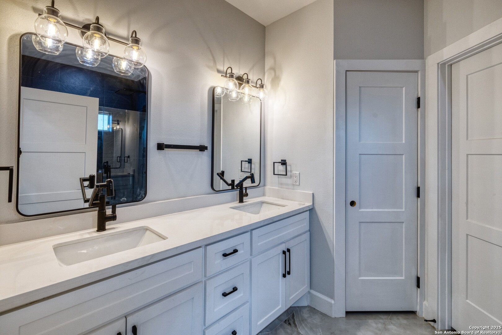 14 Hope Place Uvalde, TX 78801 - Photo 19 of 38 a bathroom with a double vanity sink and a mirror