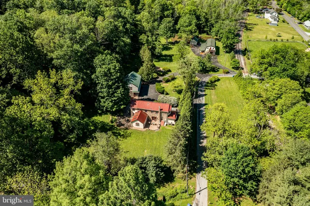 $1,590,000 | 186 Bragg Hill Road, West Chester, PA 19382