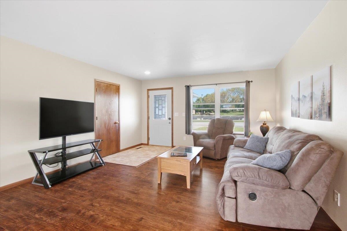 745 Crestview Drive Reedsburg, WI 53959 - Photo 6 of 36 Gallery Image 6