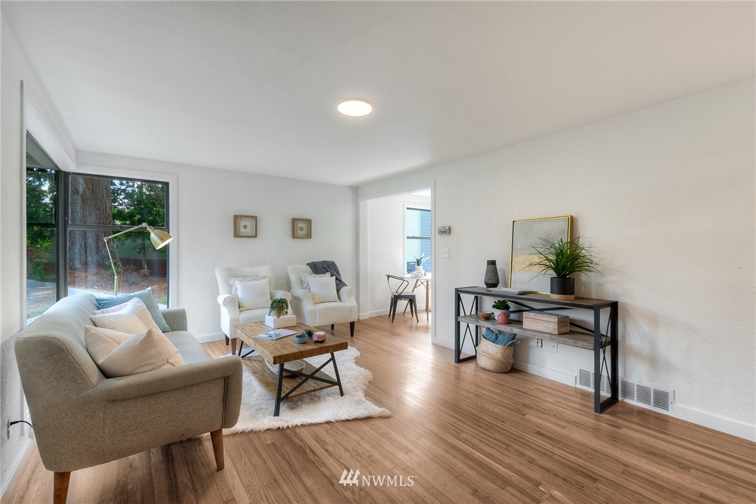 3603 Southwest 107th Street Seattle, WA 98146 - Photo 4 of 23 Gallery Image 4