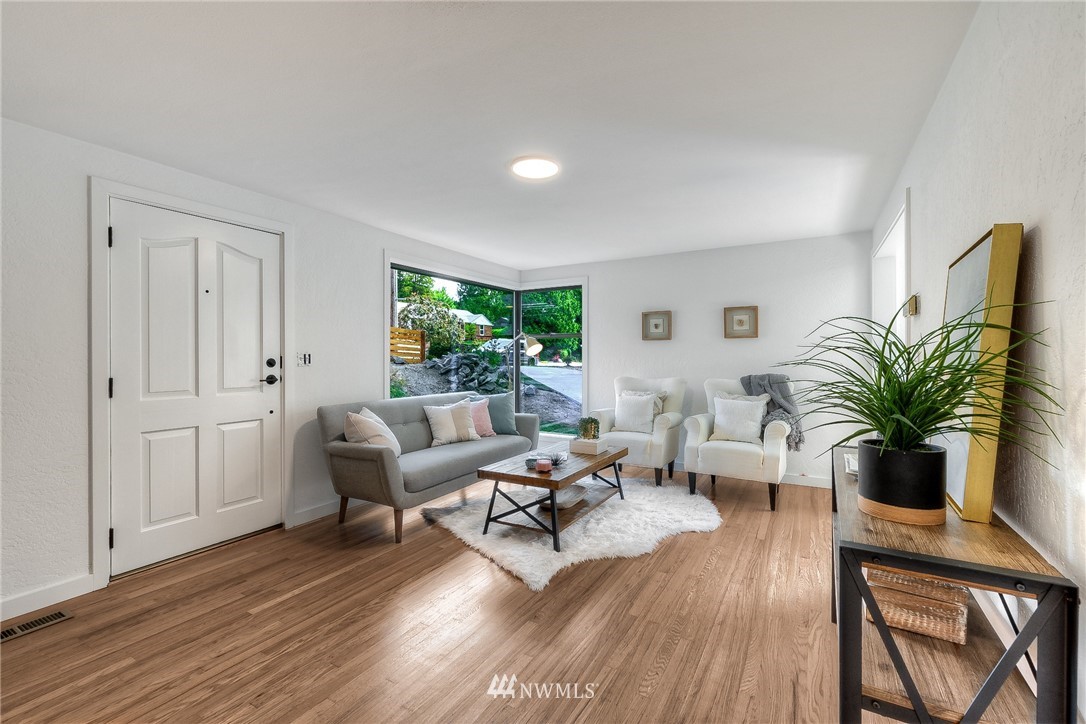 3603 Southwest 107th Street Seattle, WA 98146 - Photo 5 of 23 Gallery Image 5