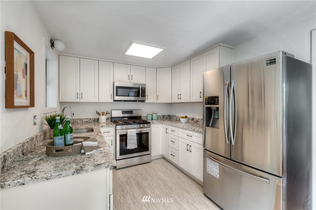 3603 Southwest 107th Street Seattle, WA 98146 - Photo 7 of 23 Gallery Image 7
