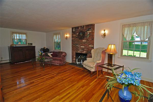 15 Allen Road Milford, MA 01757 - Photo 8 of 30 Gallery Image 8