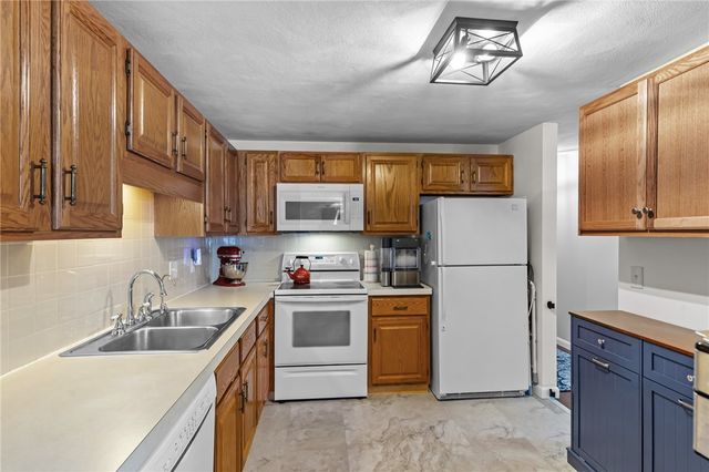 $340,000 | 351 New London Avenue, Unit 306, Warwick, RI 02886