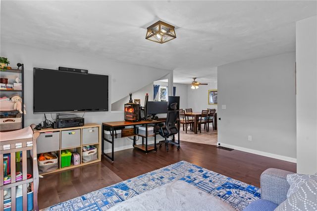 $340,000 | 351 New London Avenue, Unit 306, Warwick, RI 02886