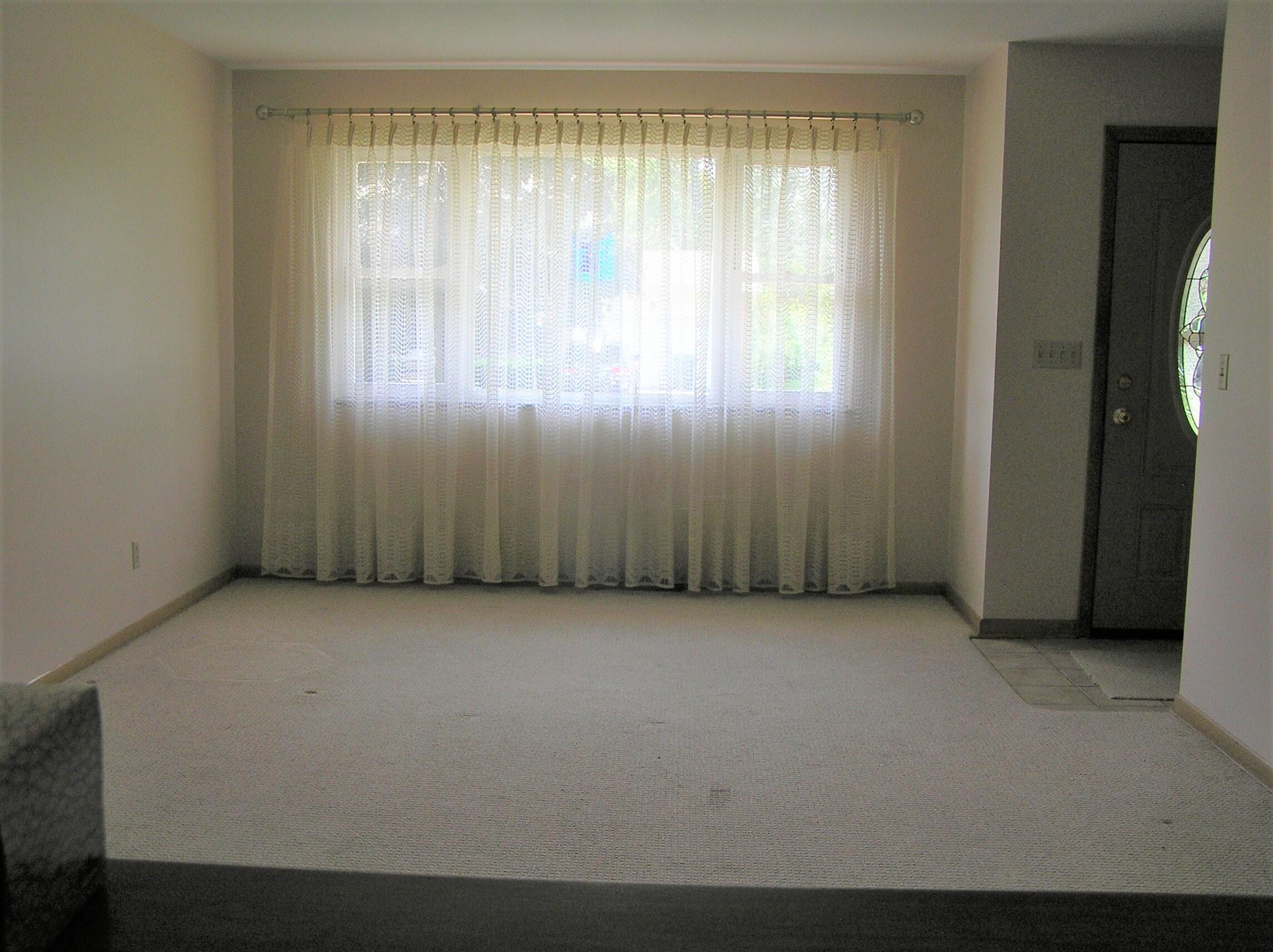 4800 Esterbrook Road Columbus, OH 43229 - Photo 6 of 32 LIVING ROOM WINDOW