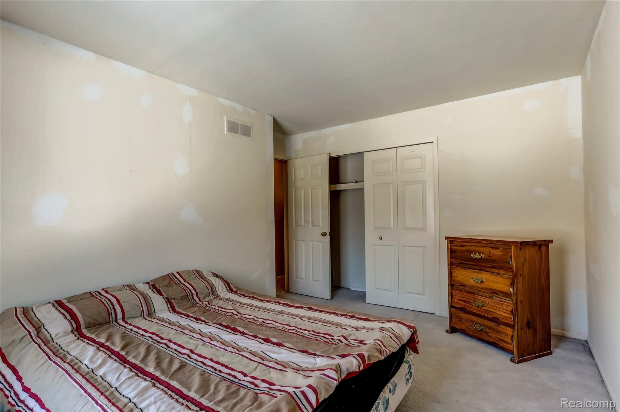 520 Tennyson Rochester, MI 48307 - Photo 20 of 25 520 Tennyson, Rochester Hills, MI-20.jpg-FULL