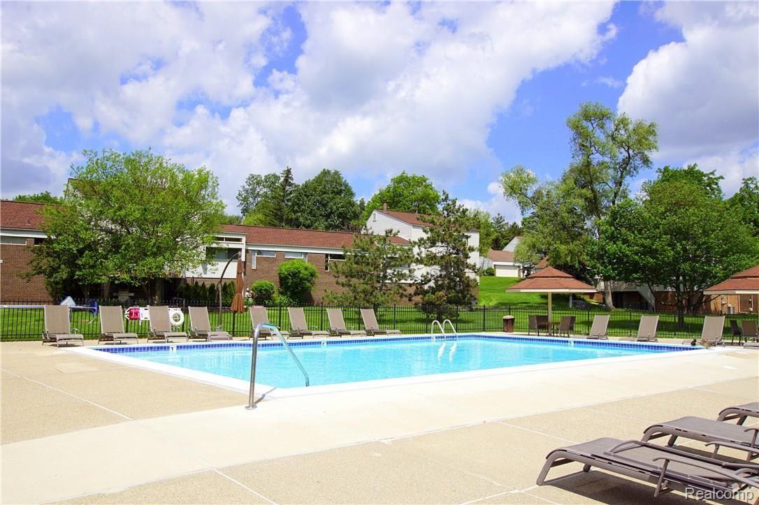 5264 Simpson Lake Road West Bloomfield, MI 48323 - Photo 27 of 27 DSC04261.JPG