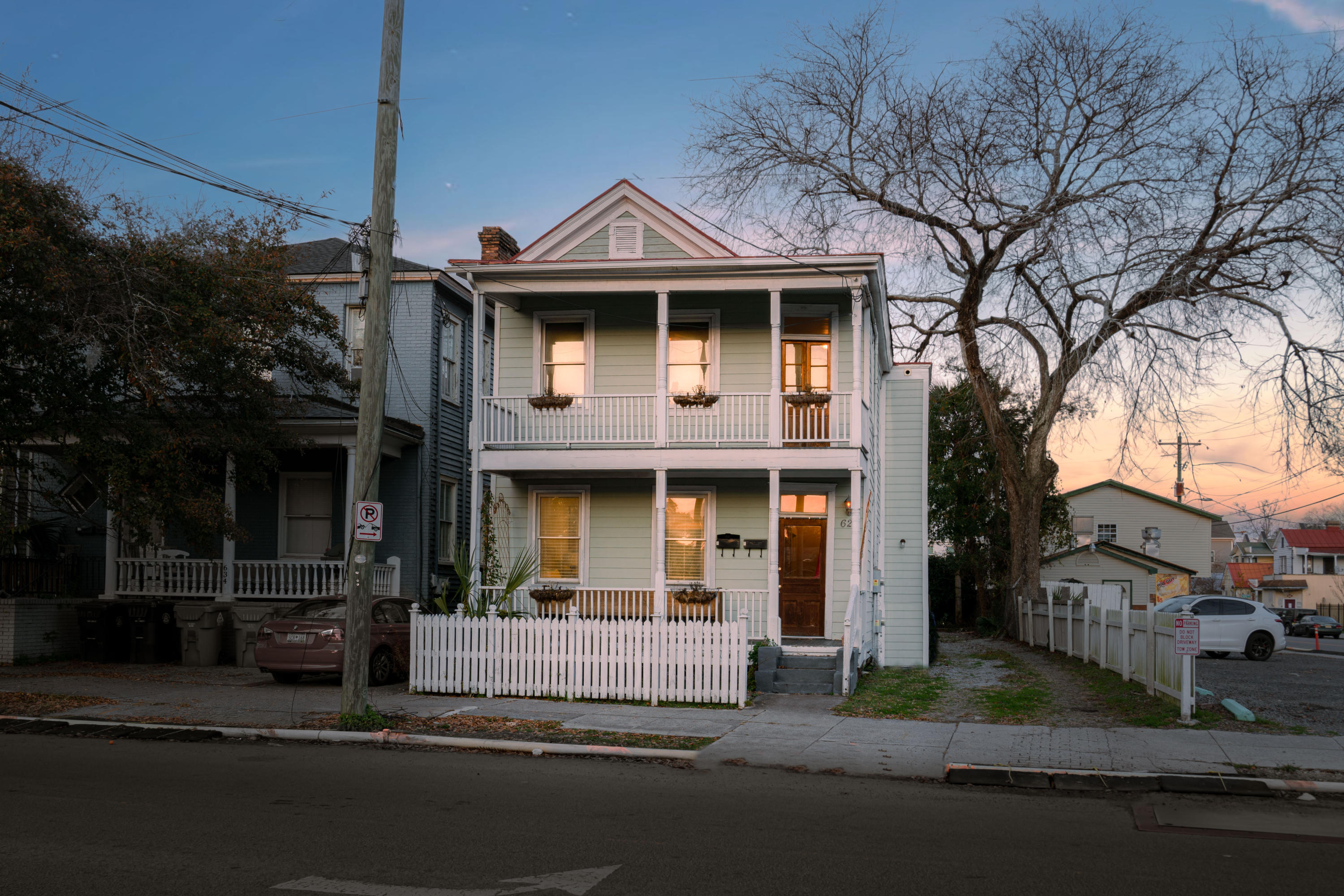 628 Rutledge Avenue Charleston, SC 29403 - Photo 1 of 36 628 Rutledge Twilight_NickCann Photo