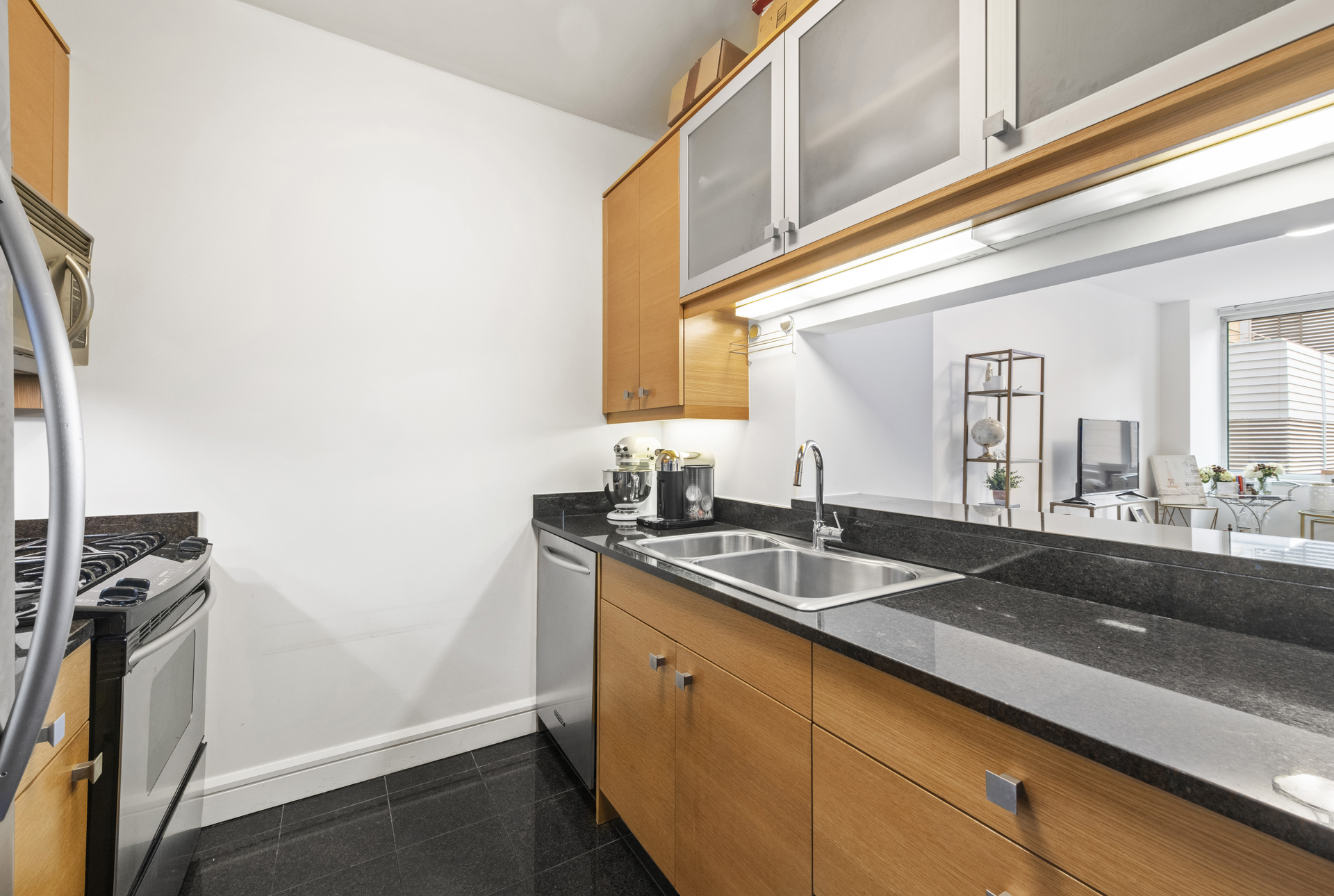 120 Riverside Boulevard, Unit 10P Manhattan, NY 10069 - Photo 3 of 10