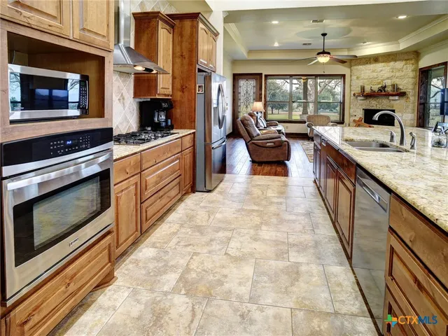 $1,790,000 | 198 County Road 310, Yoakum, TX 77995