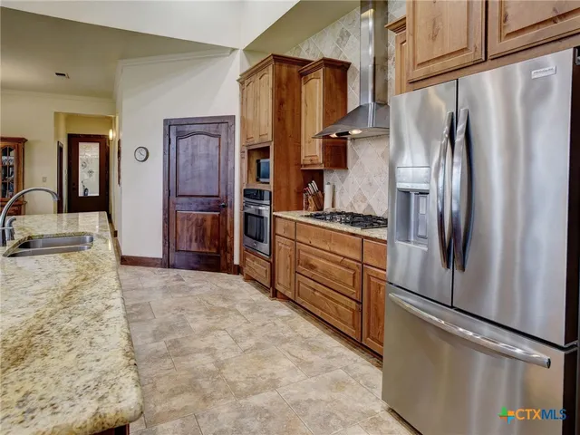 $1,790,000 | 198 County Road 310, Yoakum, TX 77995