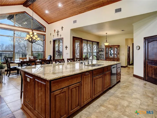 $1,790,000 | 198 County Road 310, Yoakum, TX 77995