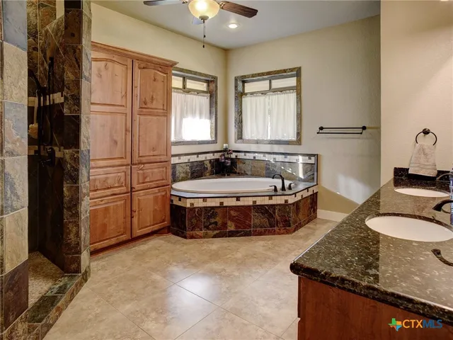 $1,790,000 | 198 County Road 310, Yoakum, TX 77995