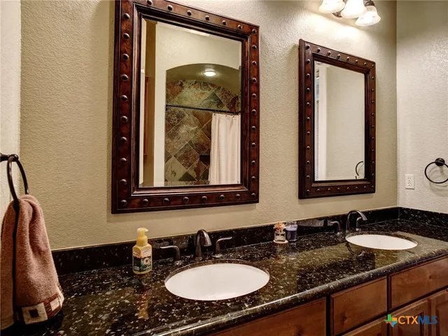 $1,790,000 | 198 County Road 310, Yoakum, TX 77995