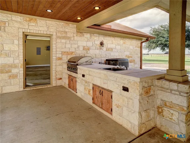 $1,790,000 | 198 County Road 310, Yoakum, TX 77995