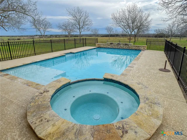 $1,790,000 | 198 County Road 310, Yoakum, TX 77995