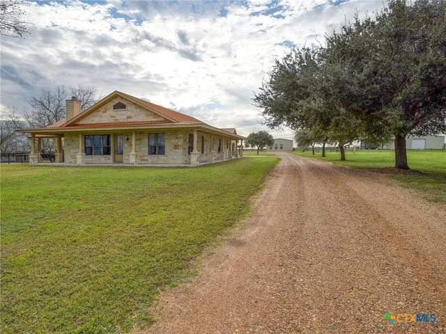 $1,790,000 | 198 County Road 310, Yoakum, TX 77995