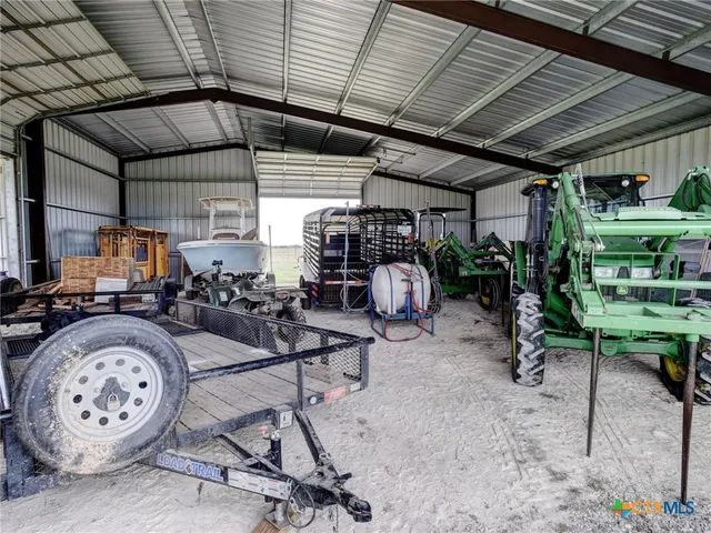 $1,790,000 | 198 County Road 310, Yoakum, TX 77995