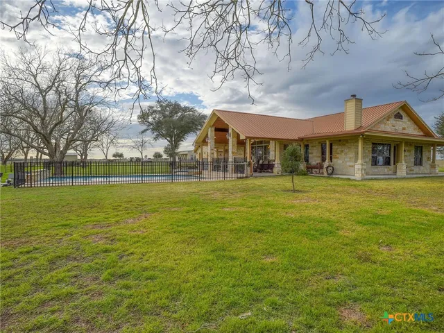 $1,790,000 | 198 County Road 310, Yoakum, TX 77995