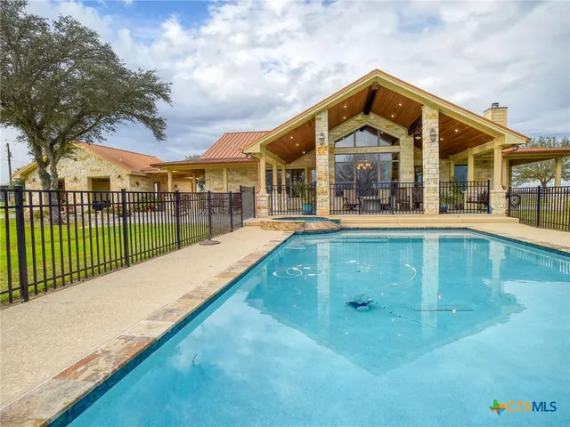 $1,790,000 | 198 County Road 310, Yoakum, TX 77995