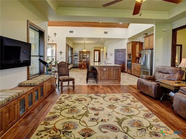 $1,790,000 | 198 County Road 310, Yoakum, TX 77995