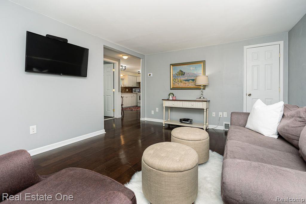 3605 Culbertson Avenue Rochester Hills, MI 48307 - Photo 6 of 29