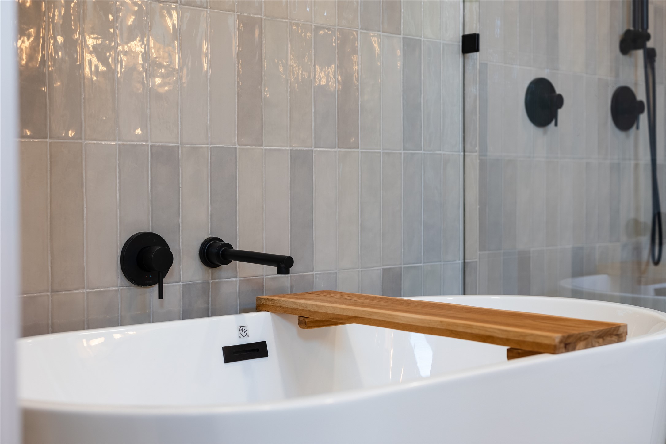 516 Deckhouse Drive Point Venture, TX 78645 - Photo 17 of 36 a bathroom with a tub