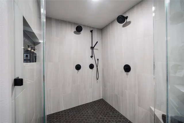 $2,395,000 | 516 Deckhouse Drive, Point Venture, TX 78645