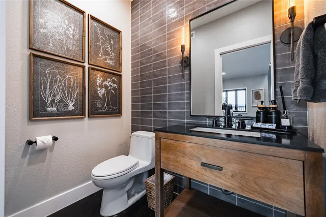 $2,395,000 | 516 Deckhouse Drive, Point Venture, TX 78645