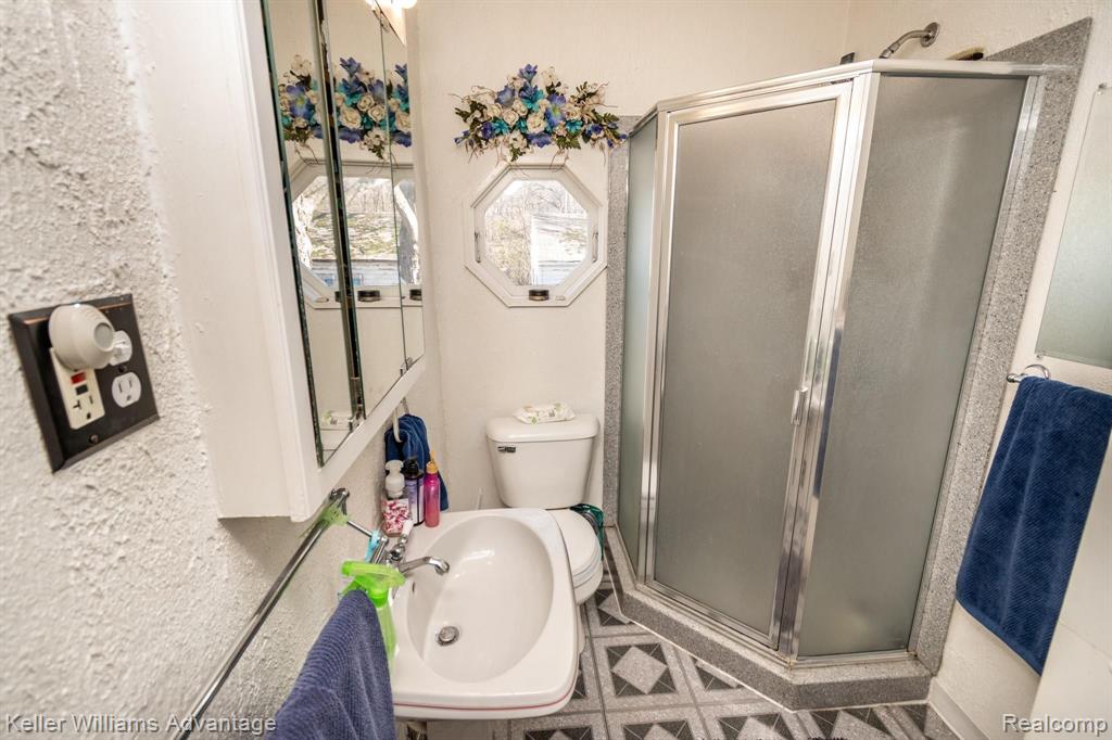 15950 Inkster Road Romulus, MI 48174 - Photo 17 of 26