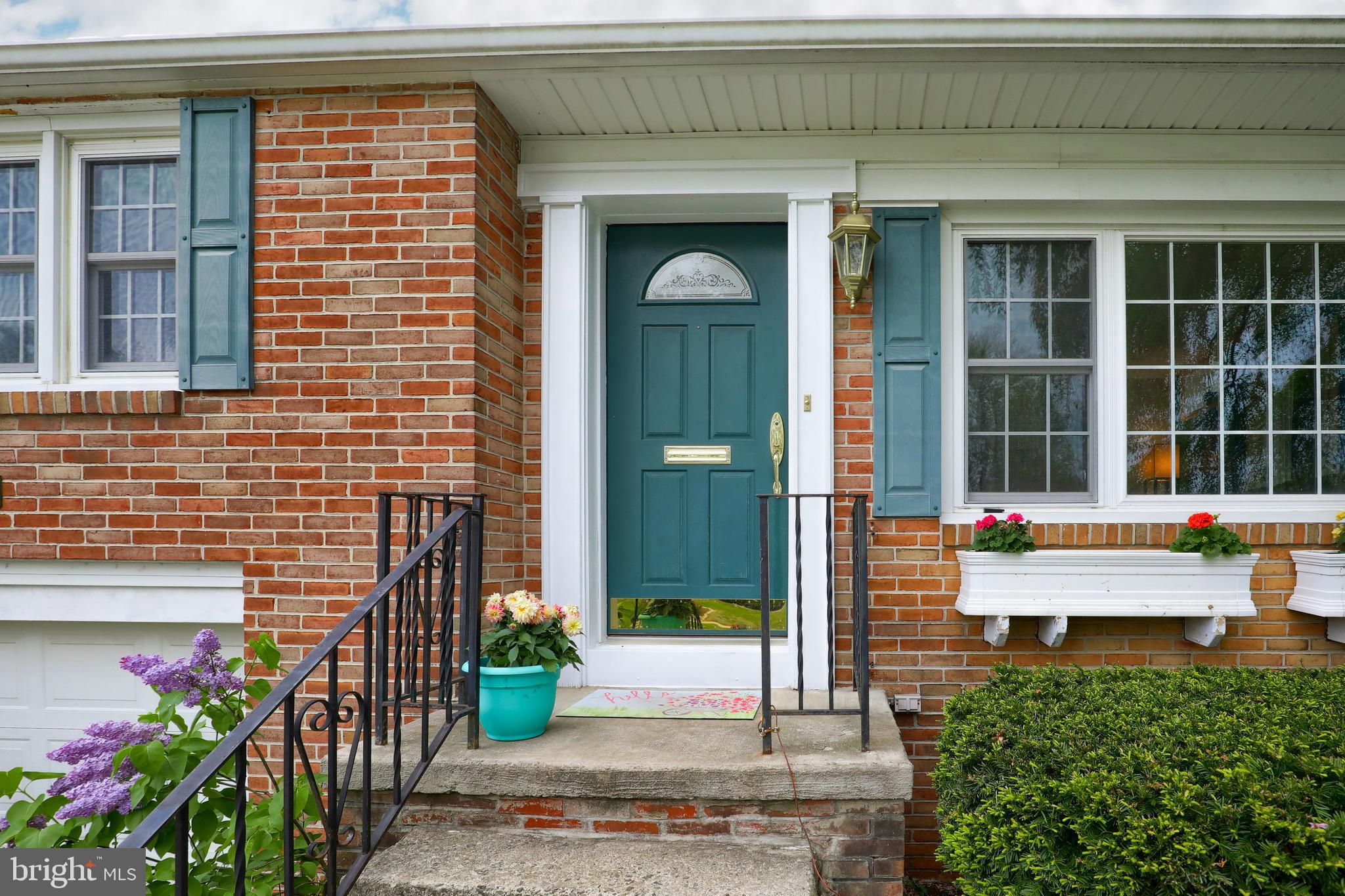 118 Eric Avenue Reading, PA 19607 - Photo 3 of 32