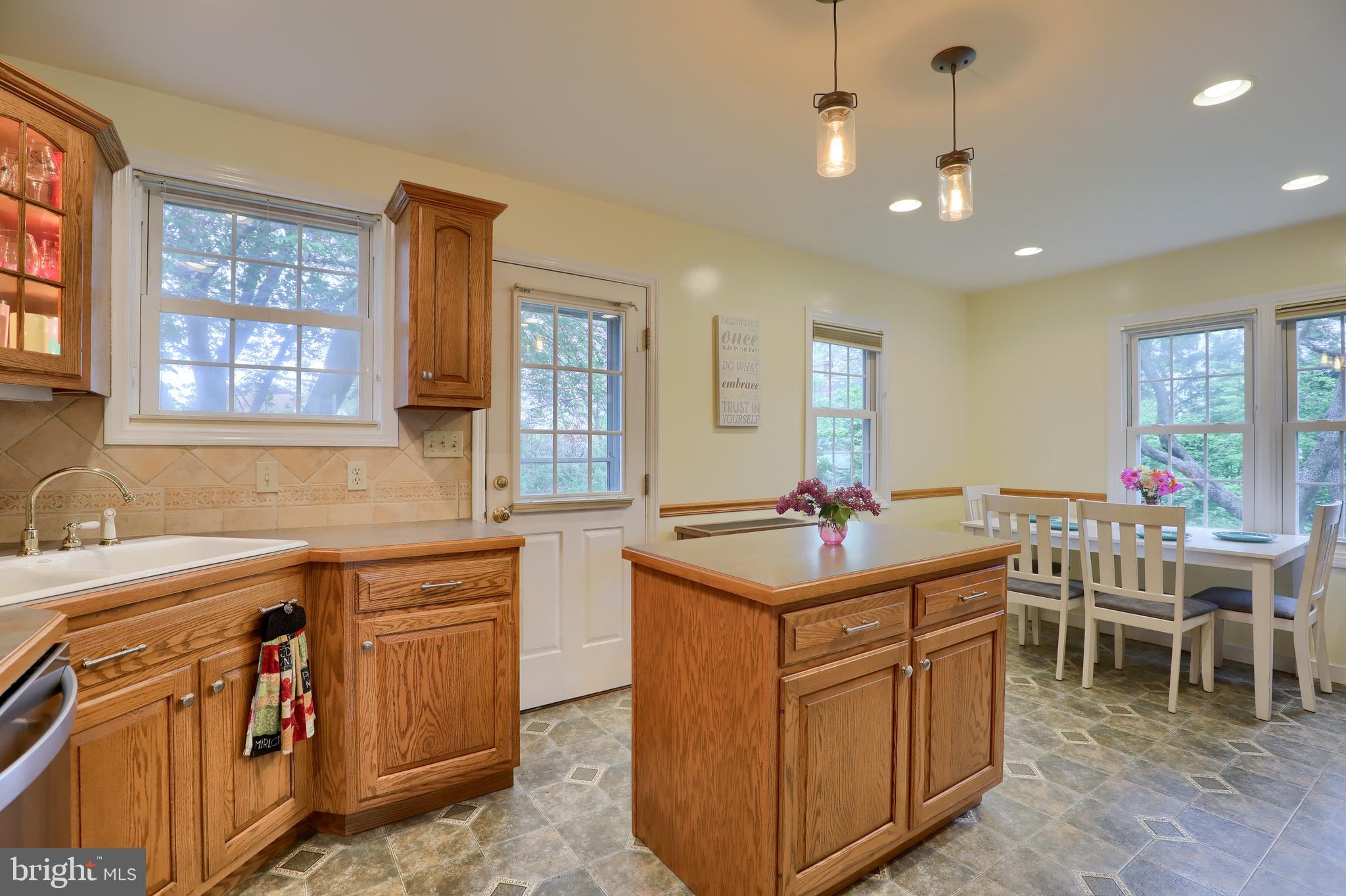 118 Eric Avenue Reading, PA 19607 - Photo 8 of 32
