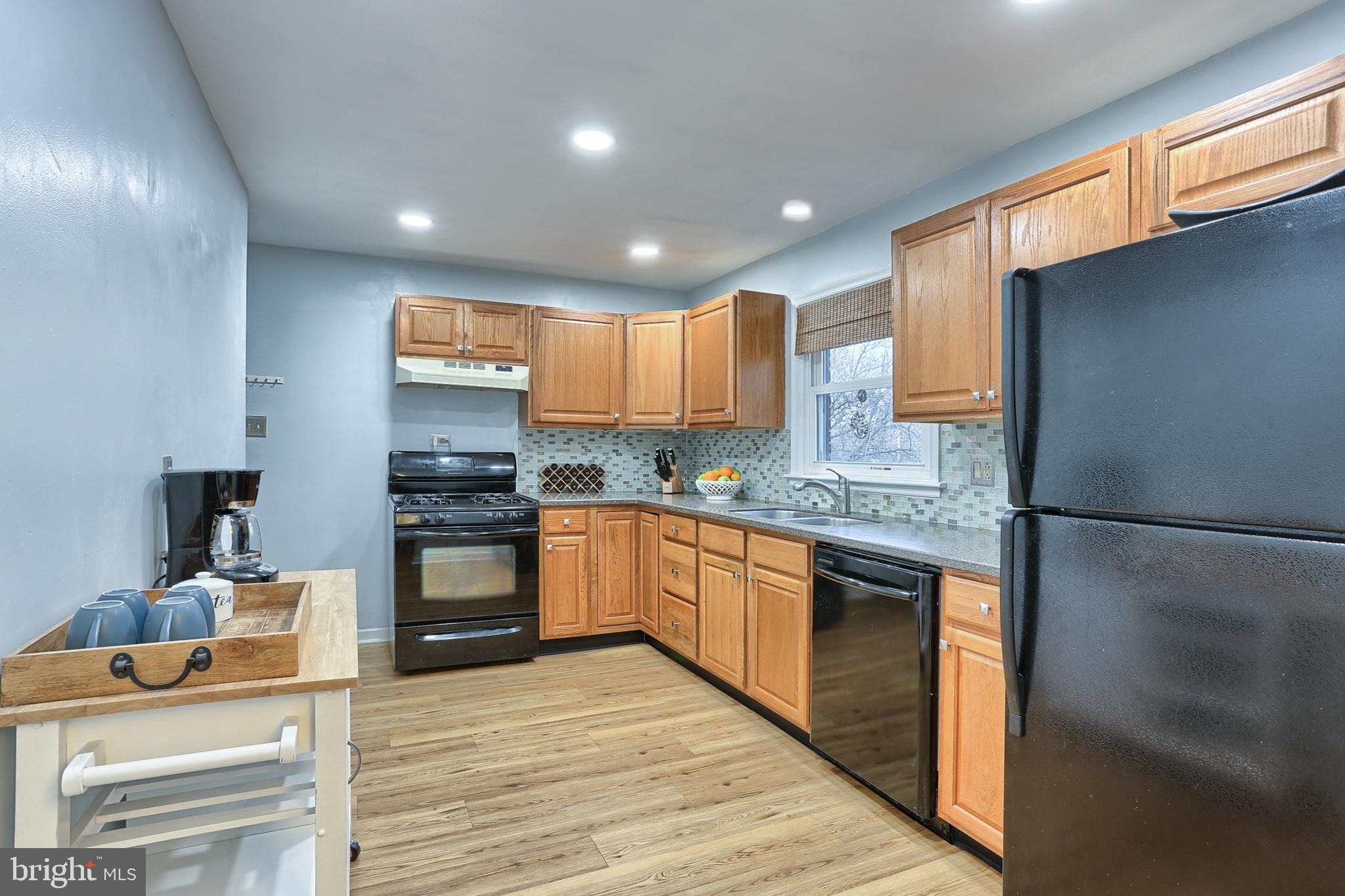 4058 Old Orchard Road York, PA 17402 - Photo 10 of 26 Recessed lighting
