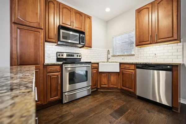 $424,900 | 1049 Colonial Drive, Coppell, TX 75019