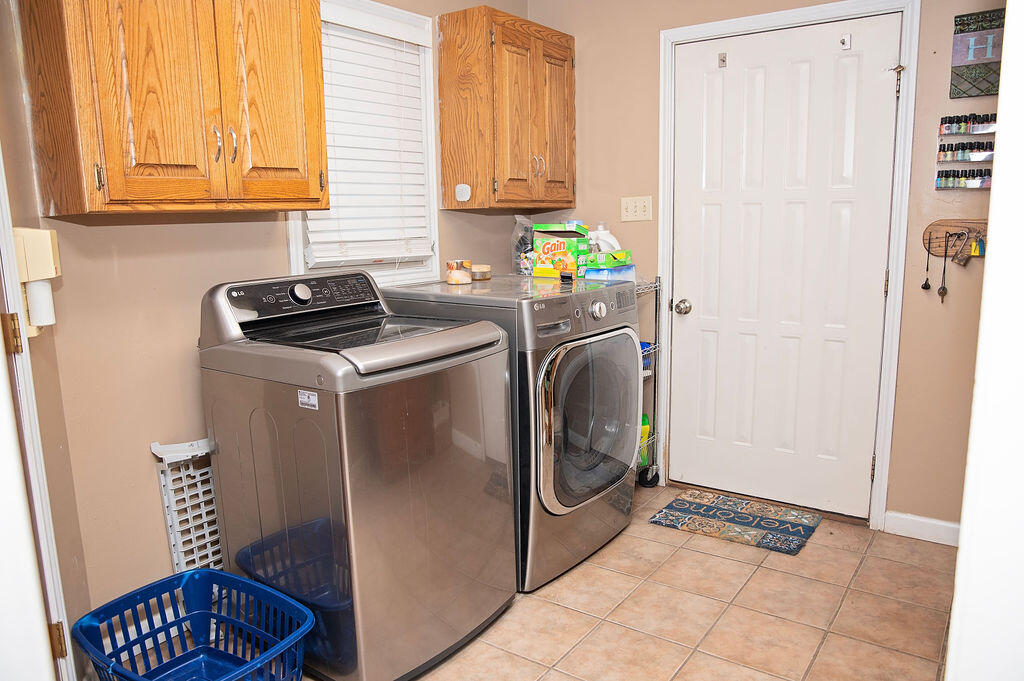 2917 Quail Ridge Road Denver City, TX 79323 - Photo 36 of 55 a utility room with dryer and washer