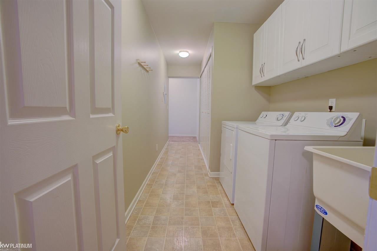 1868 Flagstone Circle Rochester, MI 48307 - Photo 32 of 41 50009521-31.JPG