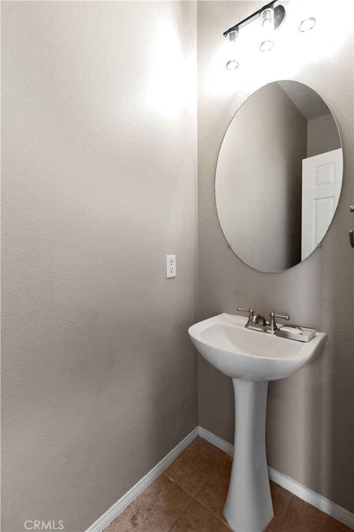 255 Roxanne Lane Corona, CA 92882 - Photo 8 of 30 Main Floor Bathroom