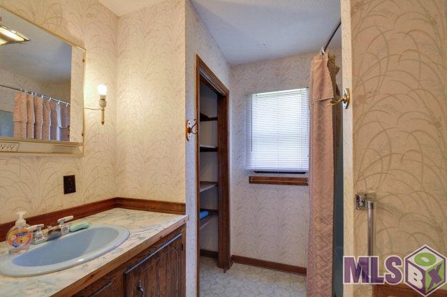 205 Bayou Blue Bypass Road Gray, LA 70359 - Photo 16 of 18 Main Bathroom
