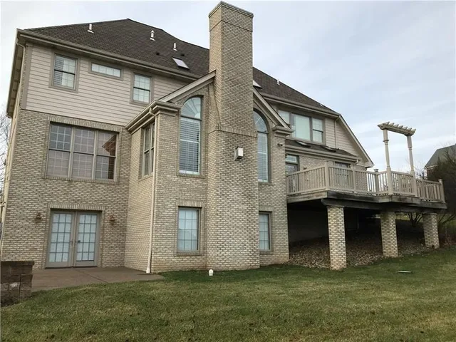 a front view of house with yard