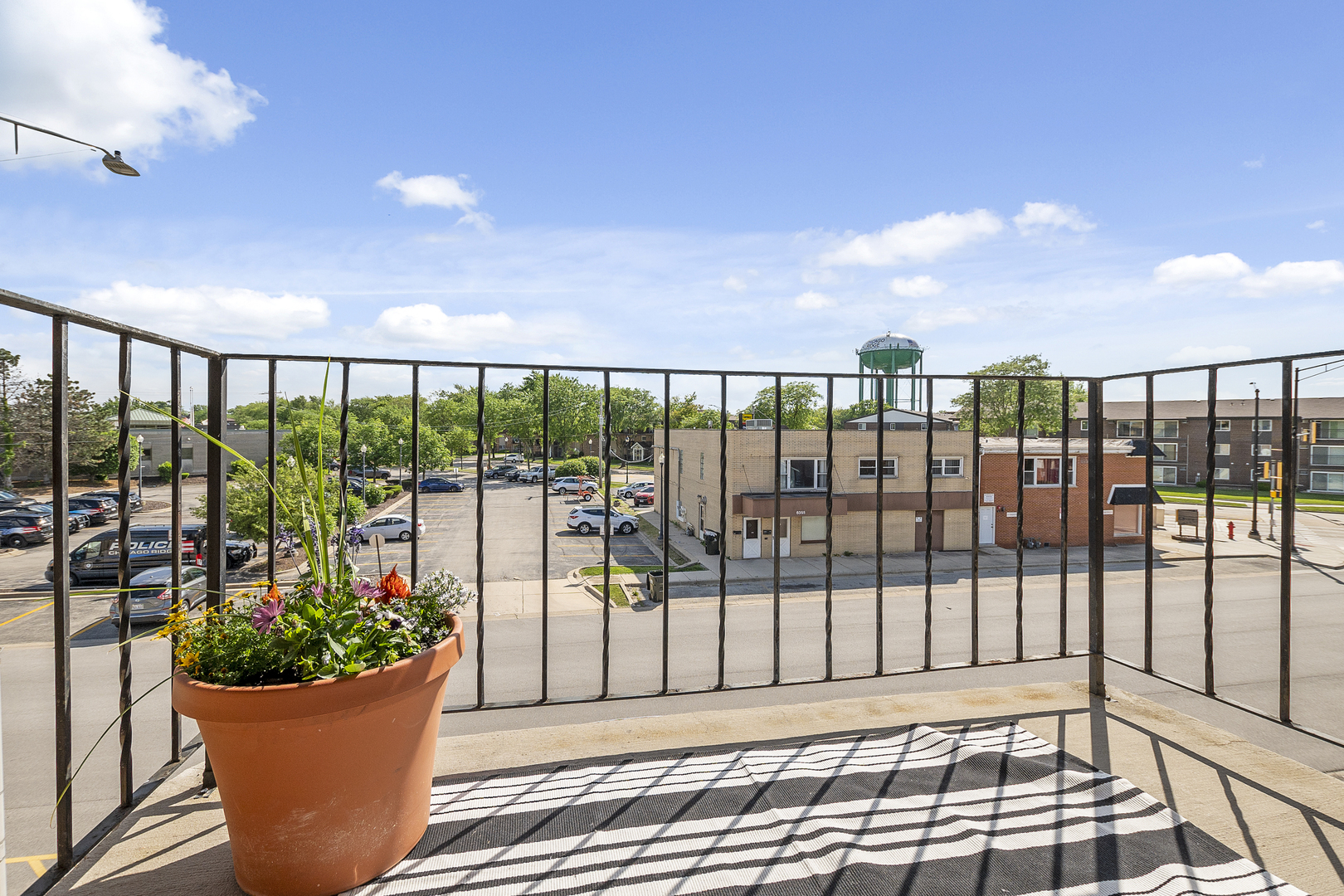 6348 Washington Street, Unit 3A Chicago Ridge, IL 60415 - Photo 16 of 17 a view of entryway with a garden