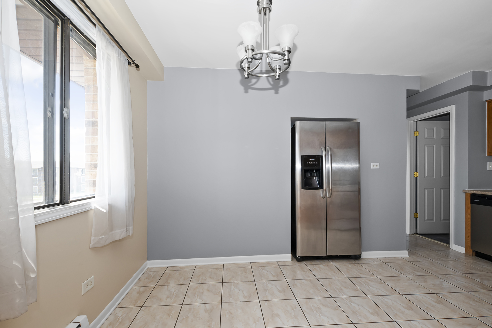 6348 Washington Street, Unit 3A Chicago Ridge, IL 60415 - Photo 5 of 17 a view of a livingroom with a chandelier