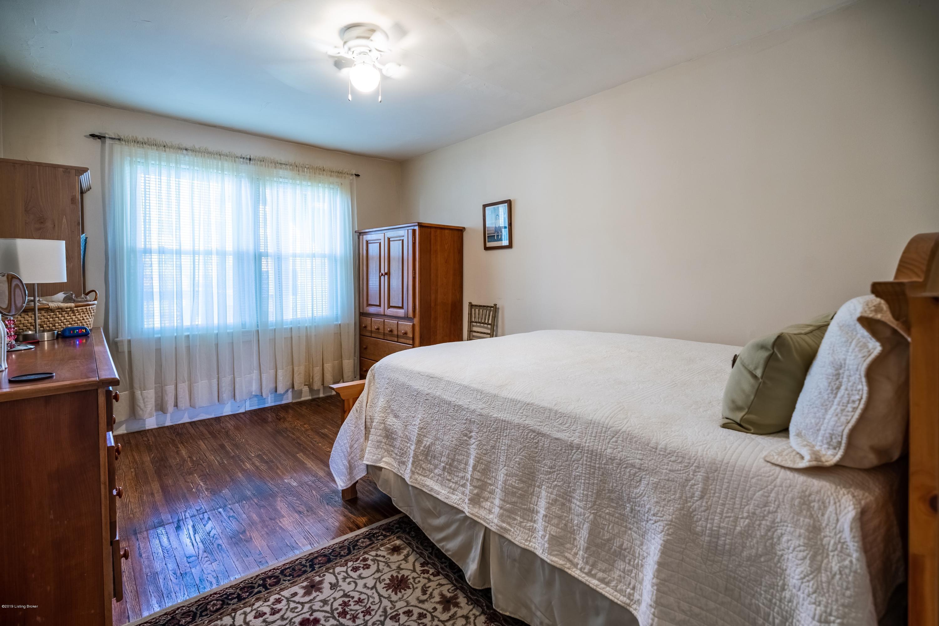 224 Ring Road Louisville, KY 40207 - Photo 16 of 47 224 Ring Rd 11072