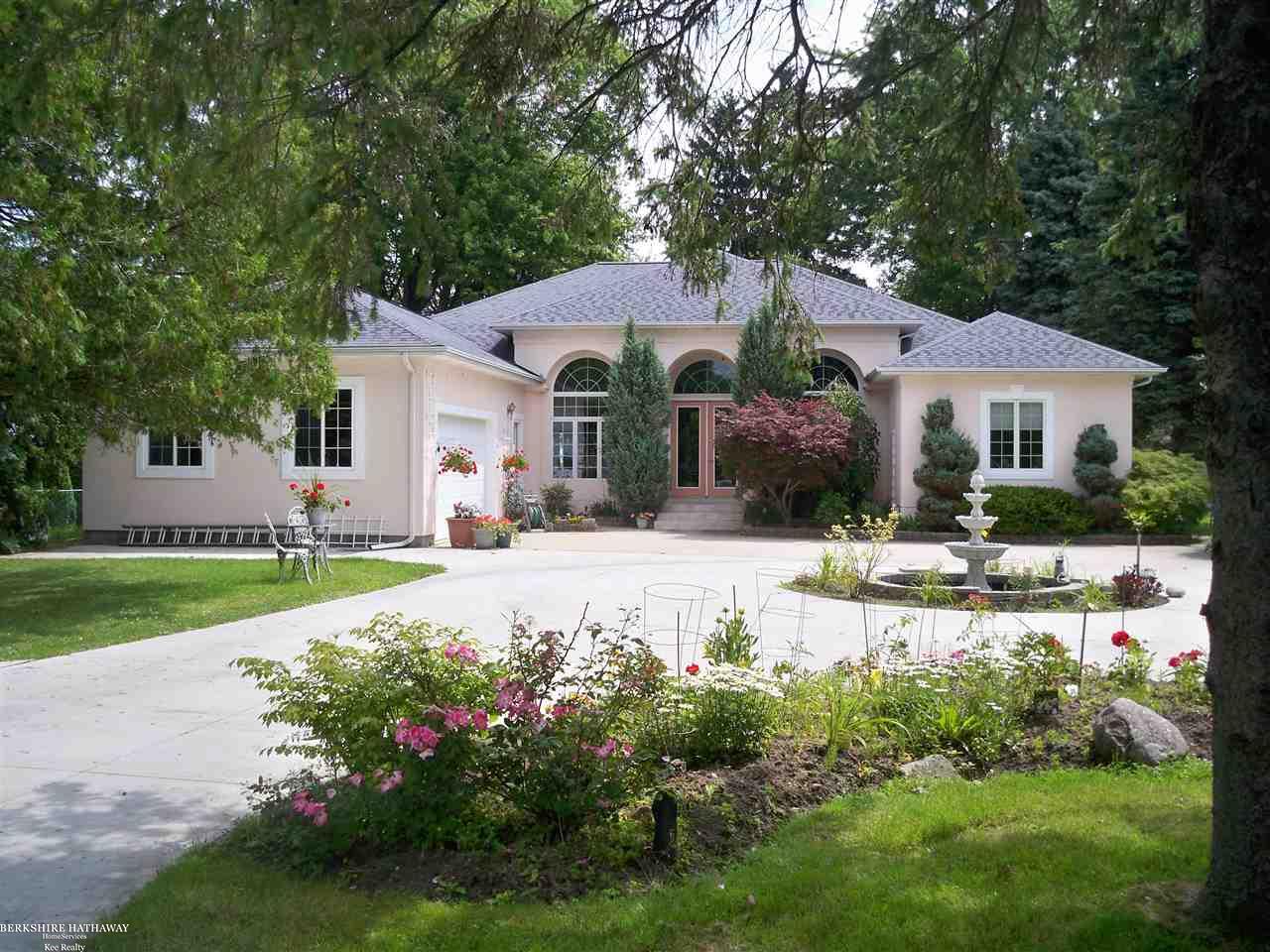 4571 Lakeshore Road Lexington, MI 48450 - Photo 1 of 43