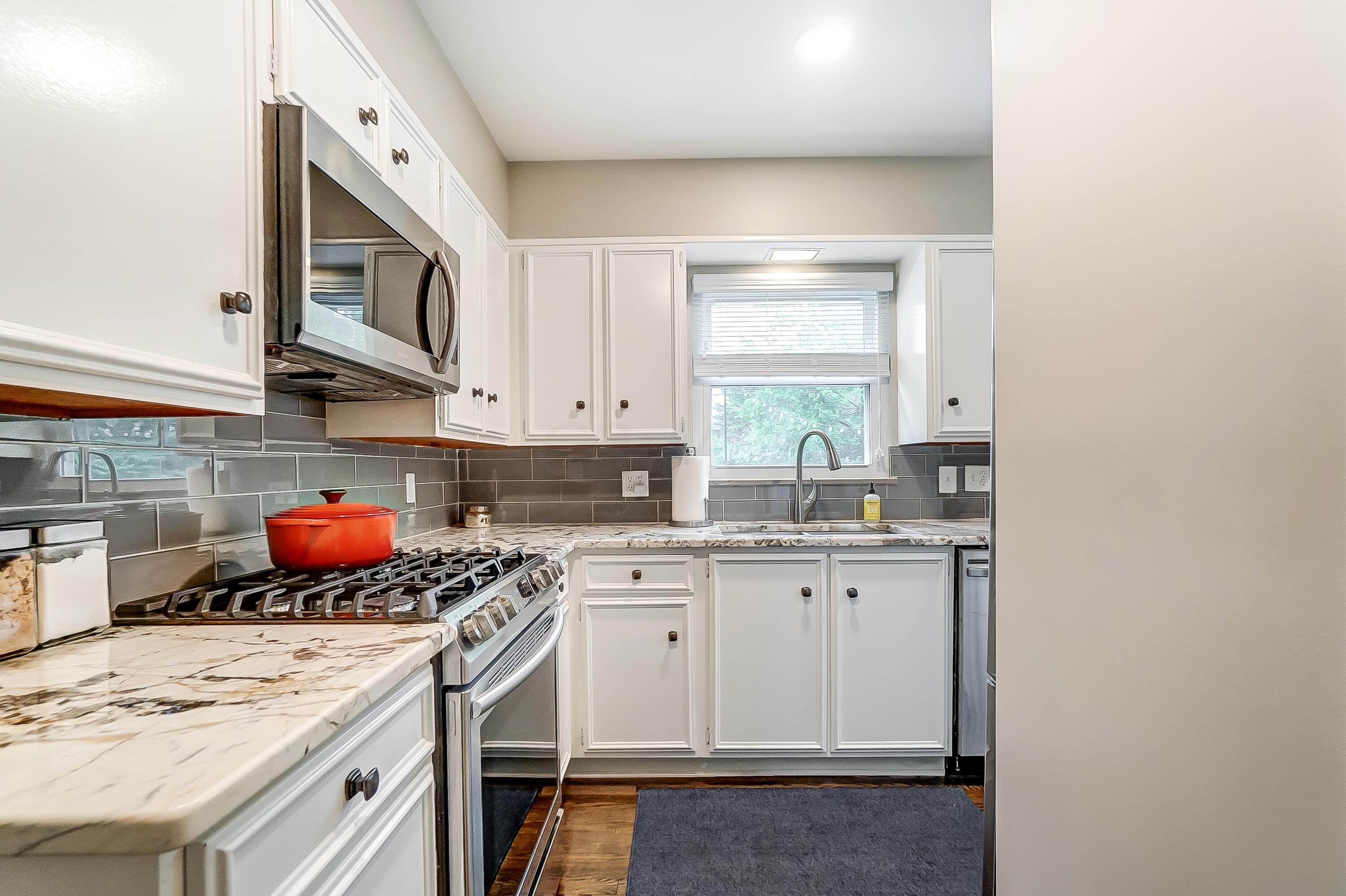 1254 Kenwick Road Columbus, OH 43209 - Photo 15 of 52 Kitchen