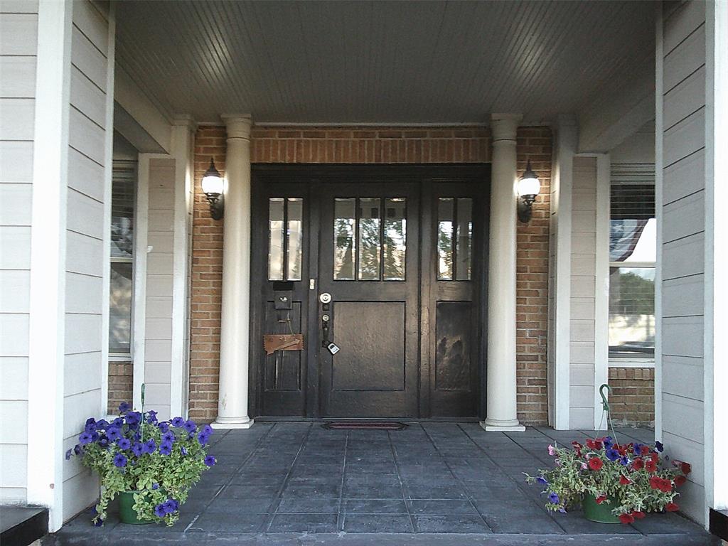 1007 North Center Street Bonham, TX 75418 - Photo 4 of 37 Front Porch