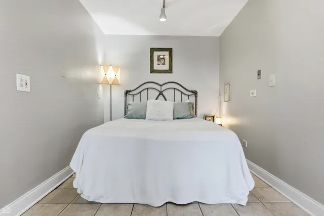 $245,000 | 6619 North Sheridan Road, Unit 401, Chicago, IL 60626