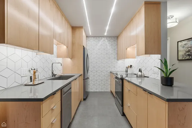 $245,000 | 6619 North Sheridan Road, Unit 401, Chicago, IL 60626