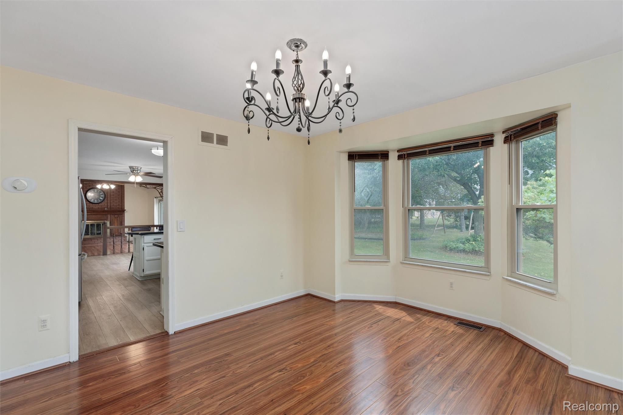 450 Timberline Drive Rochester, MI 48309 - Photo 8 of 60 08-450 Timberline Dr 0006.jpg