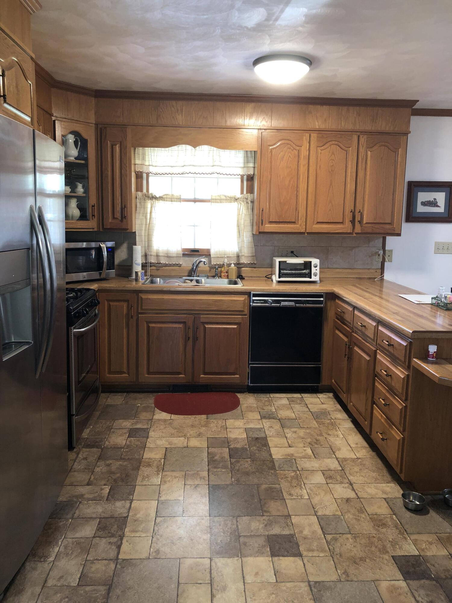 5016 Britaney Road Roanoke, VA 24012 - Photo 11 of 31 Kitchen